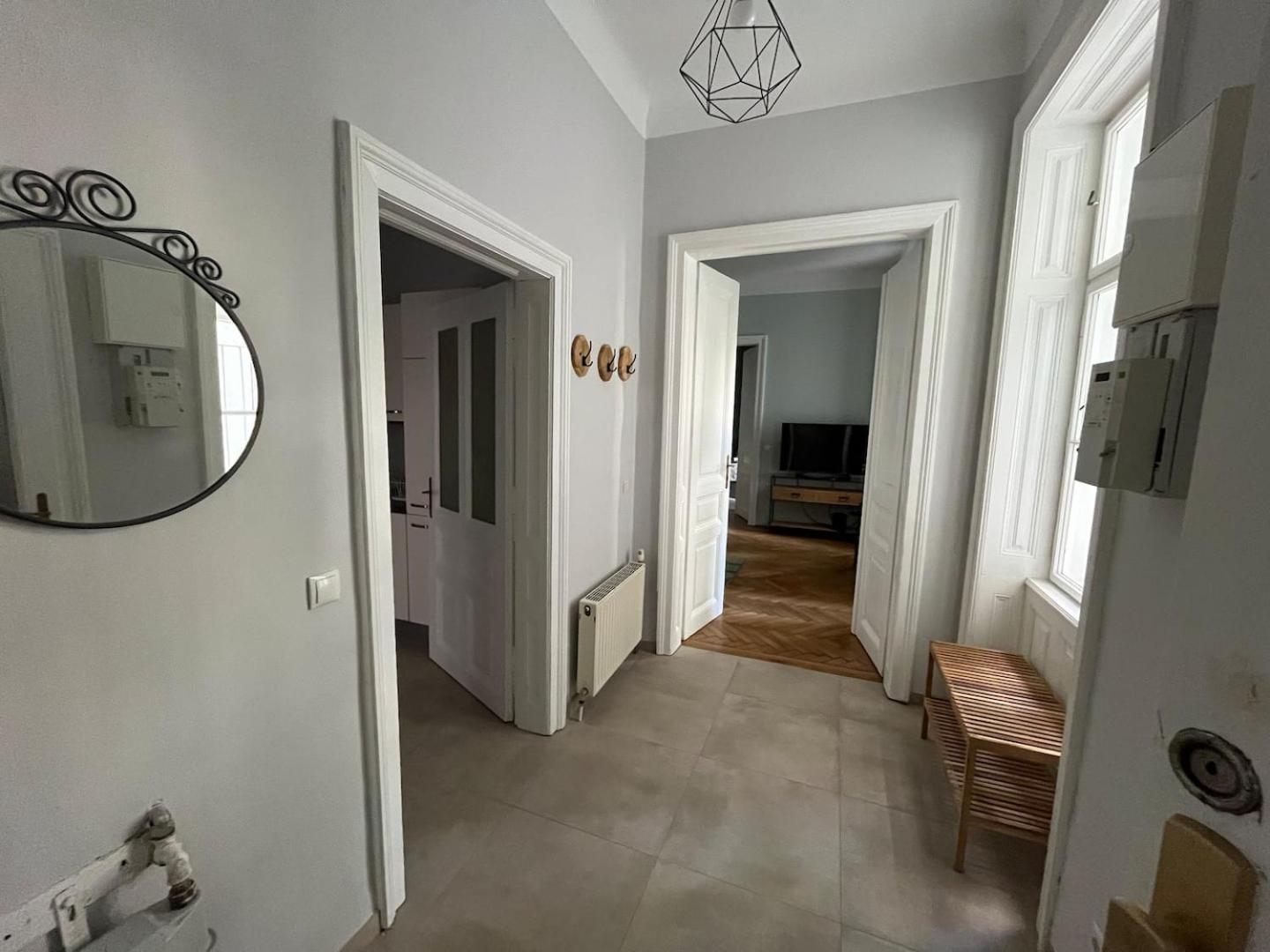 Grosszuegiger Wiener Altbau Gleich Neben Schoenbrunn 外观 照片