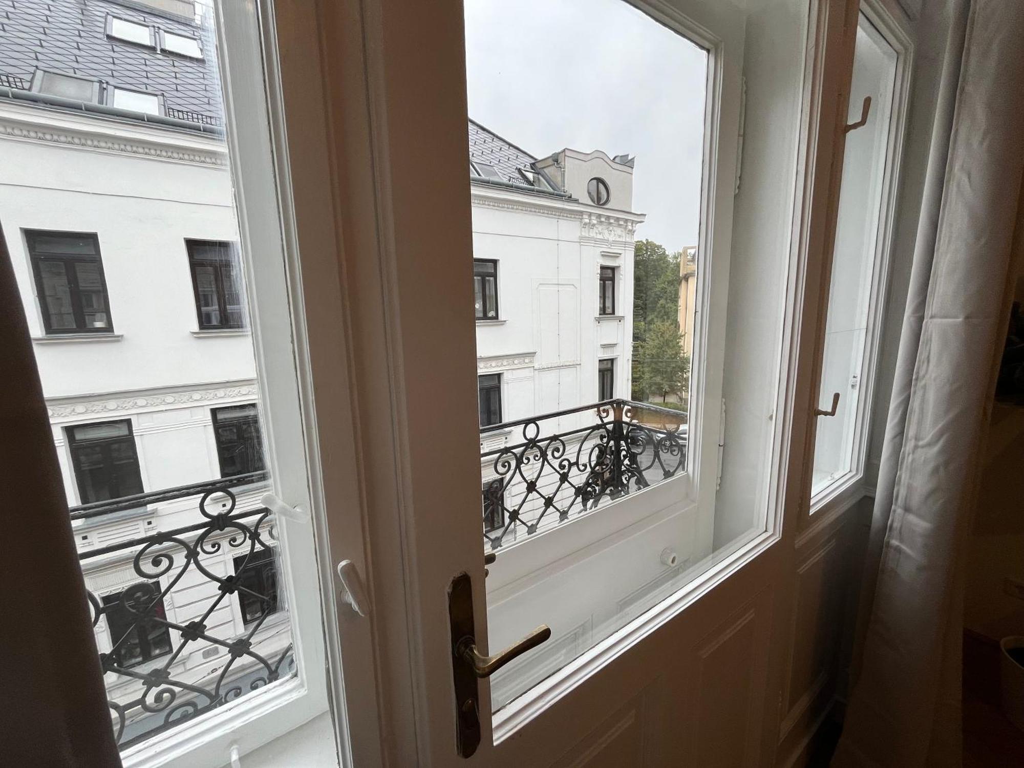 Grosszuegiger Wiener Altbau Gleich Neben Schoenbrunn 外观 照片